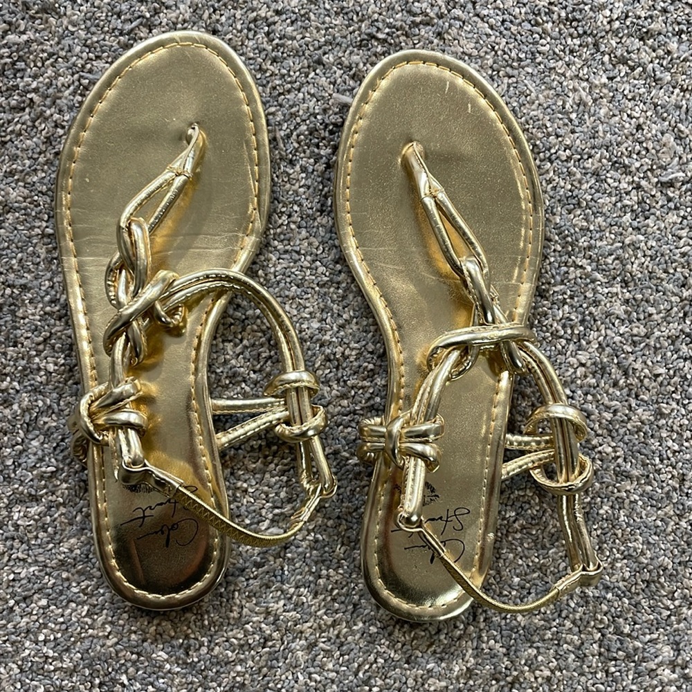 Preowned gold Colin Stuart sandals size 7